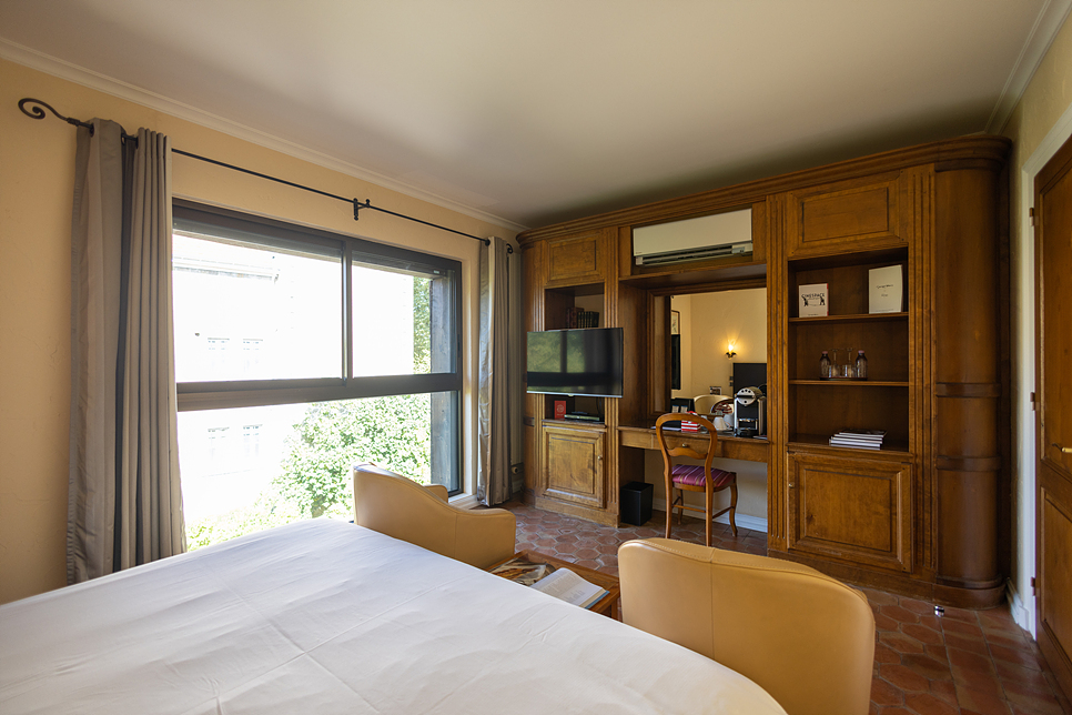 프랑스 리옹 입국 미슐랭 조르주블랑 호텔과 벽화가 아름다운 보나마을