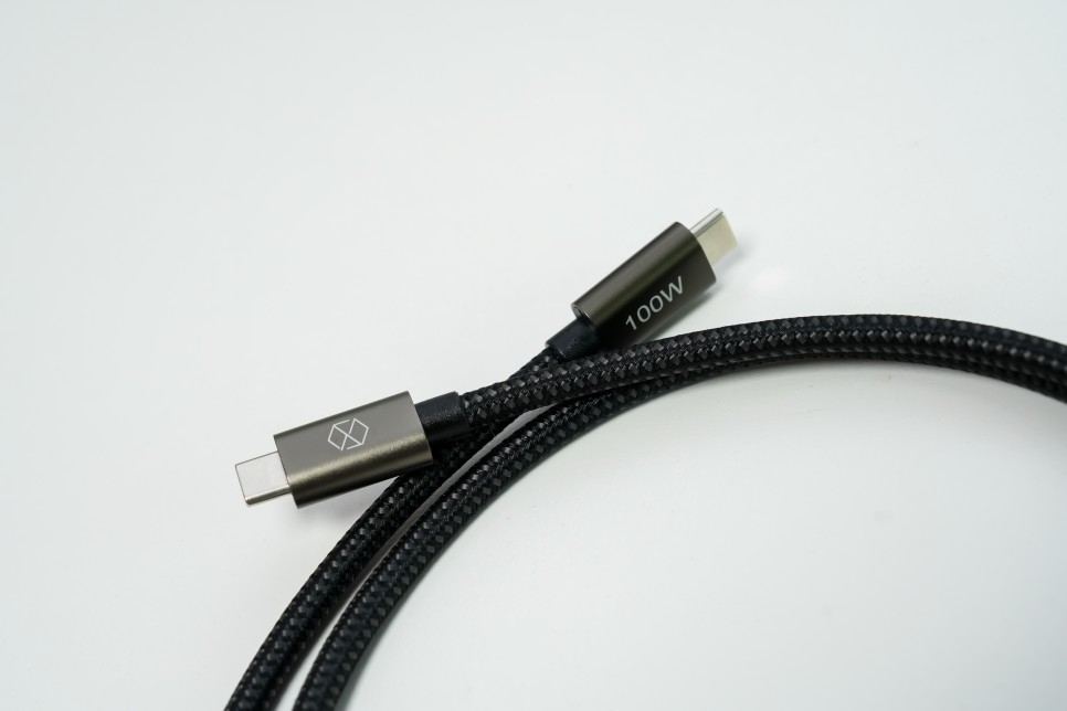 100W 빠른 속도를 가진 USB c to c 타입 케이블 디스플레이 출력까지!