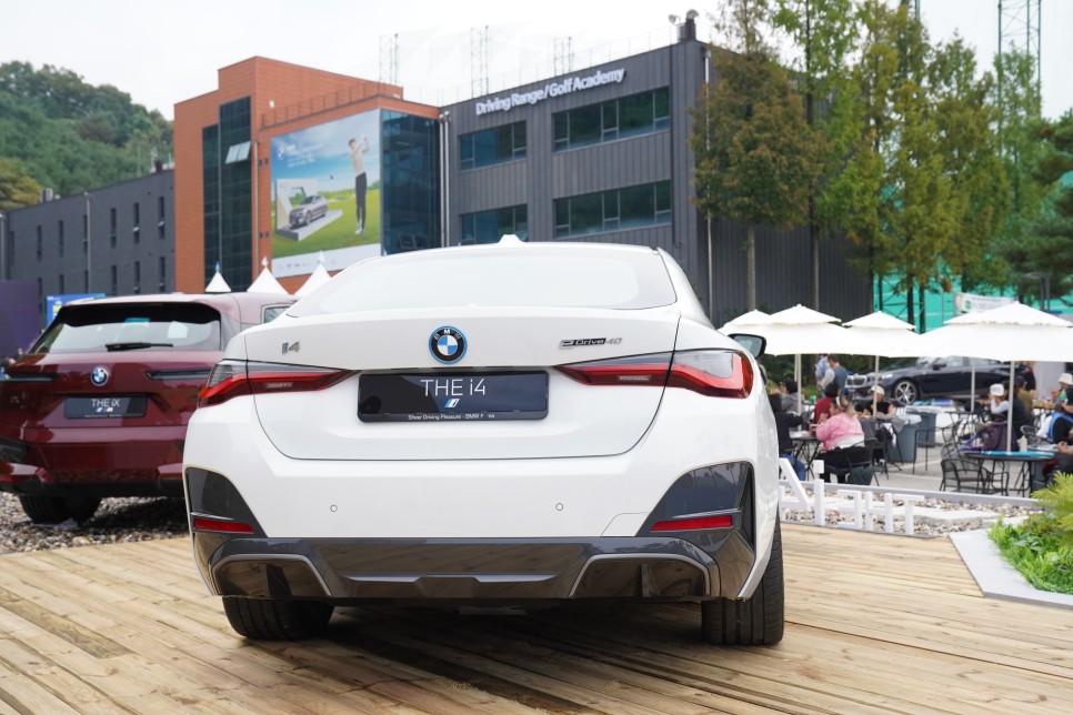 BMW i4 전기차 할인 프로모션, 지금이 적기에요!