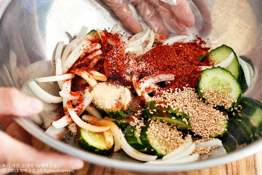 새콤달콤 오이무침 레시피 양념 6분 맛보장 생오이무침 만드는 법 오이 요리 반찬레시피