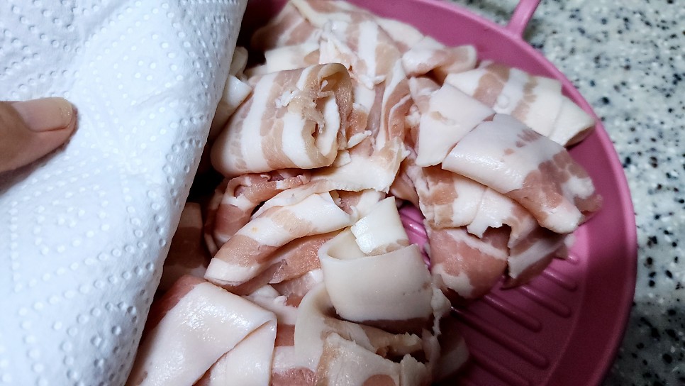 대패삼겹살 김치볶음 제육볶음 황금레시피 돼지고기 김치 두루치기 만드는법
