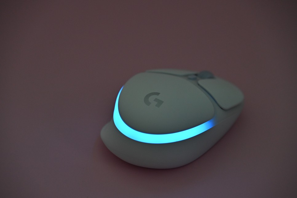 그립감 좋은 게이밍 마우스 디자인도 귀여운 로지텍 G705