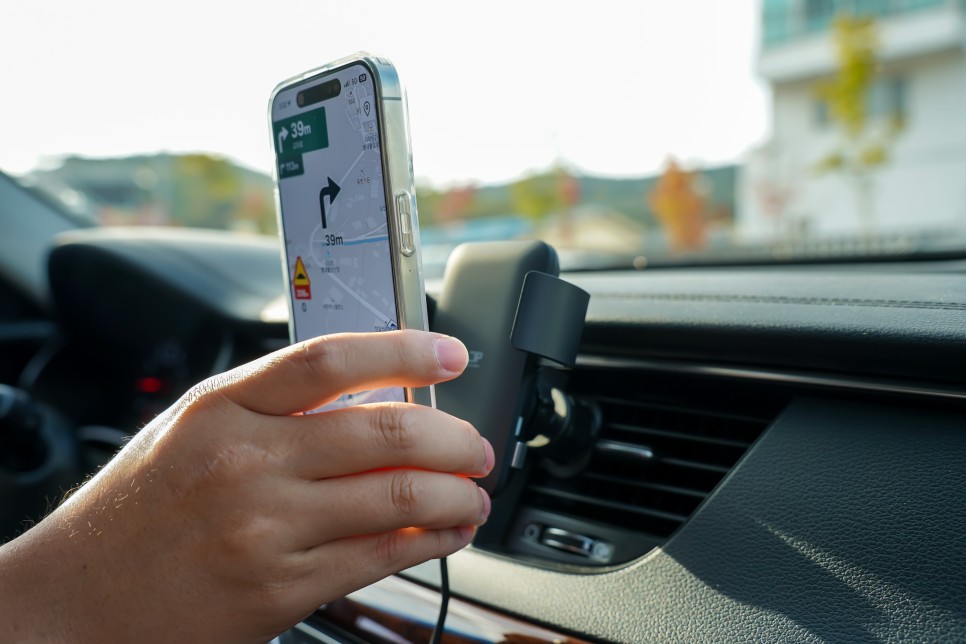 누적 판매량이 보여주는 차량용 핸드폰 무선 충전거치대 끝판왕 주파집 QC-6 PRO 리뷰