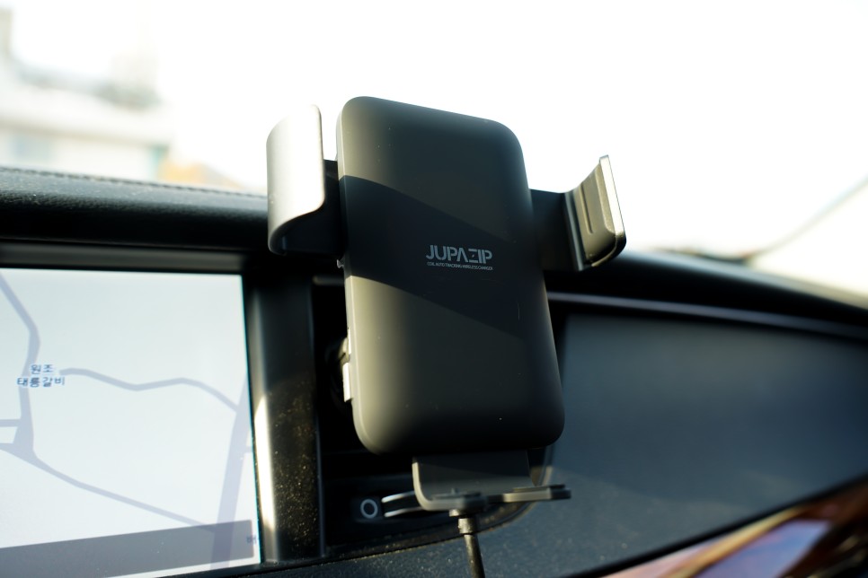 누적 판매량이 보여주는 차량용 핸드폰 무선 충전거치대 끝판왕 주파집 QC-6 PRO 리뷰