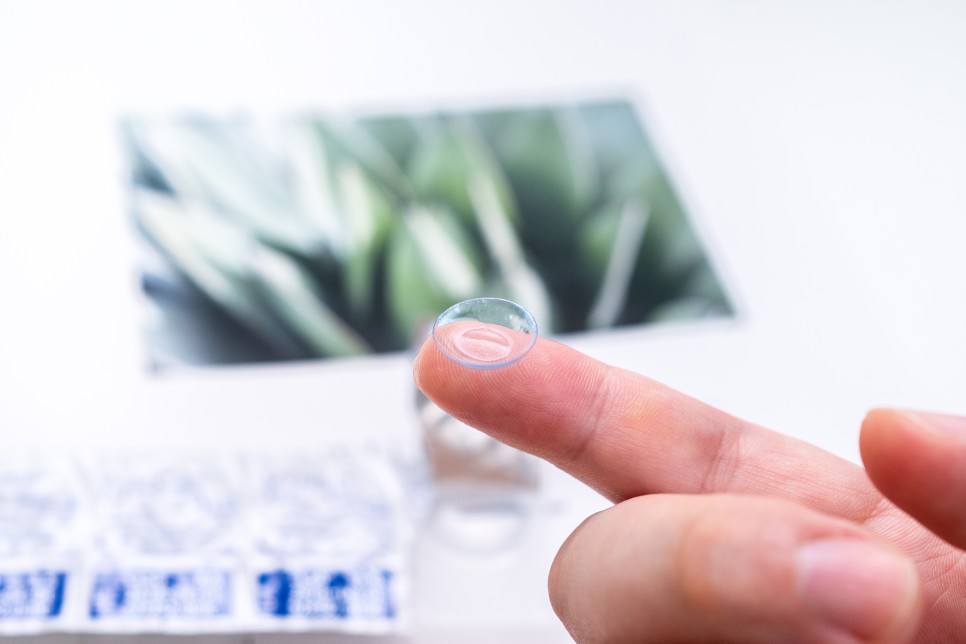 아큐브 오아시스 원데이 콘택트 렌즈 디지털 기기 환경 눈 피로에도 촉촉함을 경험해 보세요