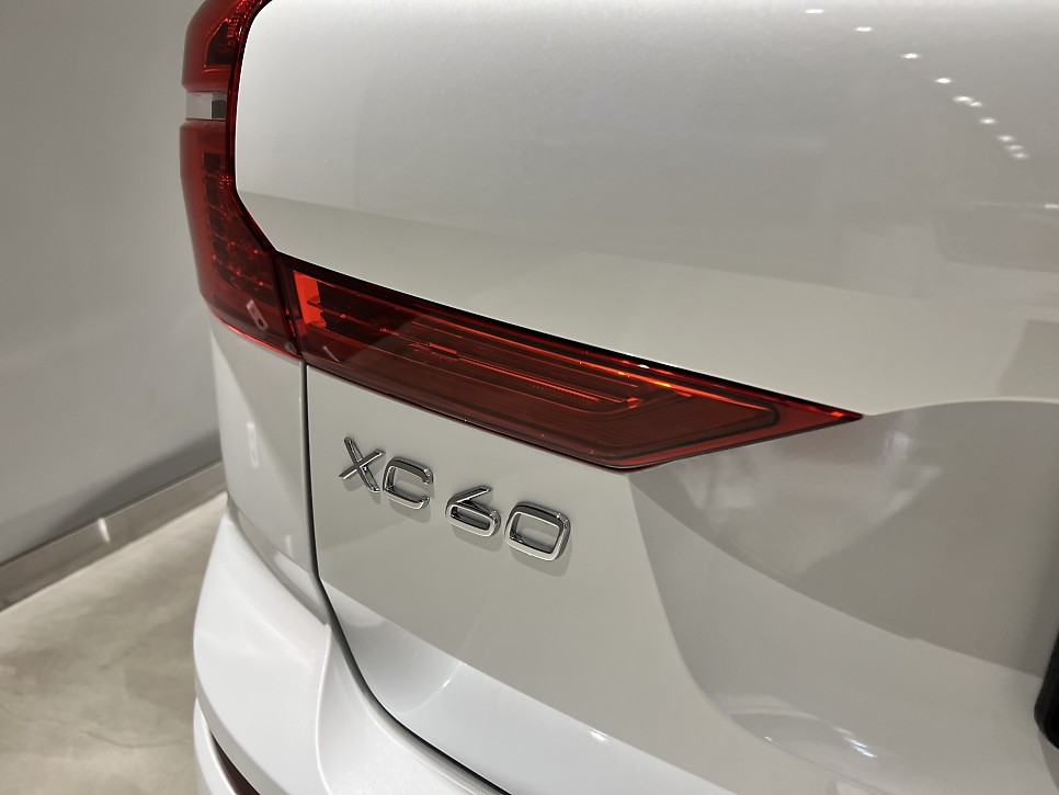 2024 볼보 XC60 제원 포토 정보 '가솔린 플러그인 하이브리드' 모델비교 모의견적