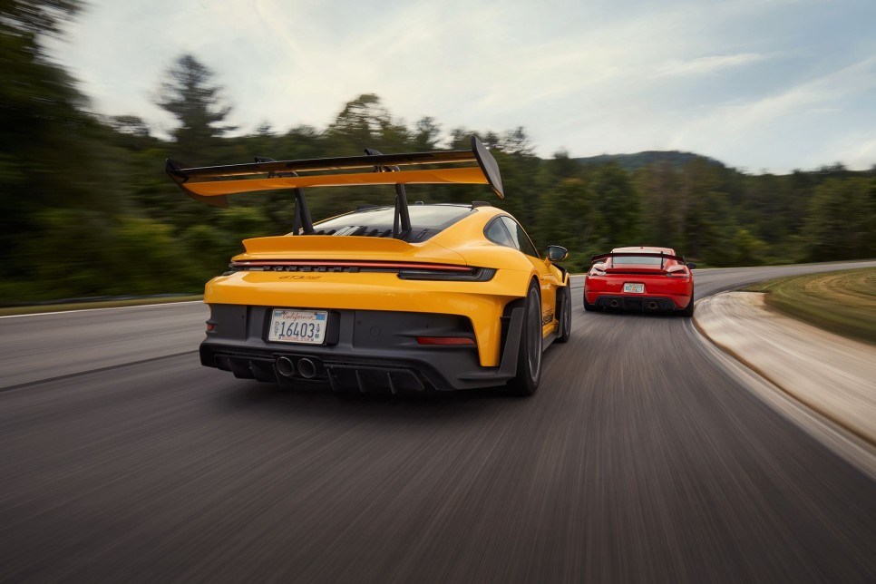 도로와 트랙의 경계를 허무는 포르쉐 911 GT3 RS와 GT4 RS
