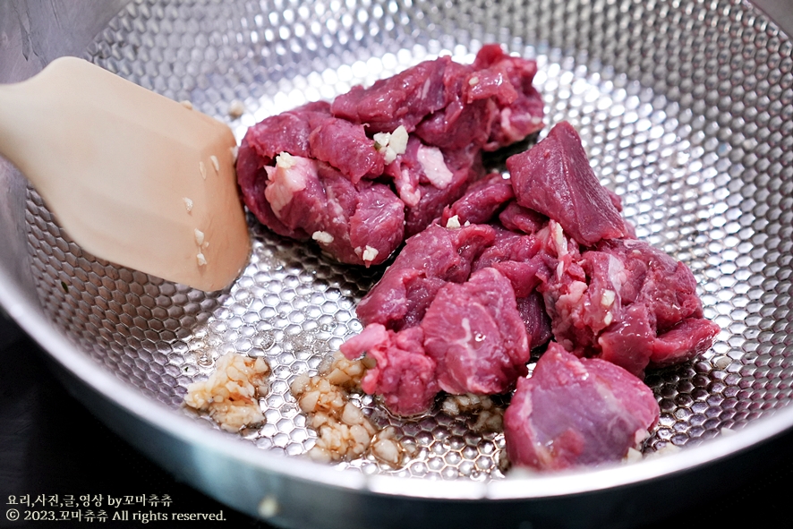 소고기 미역국 끓이는 방법 미역국 레시피 고기 소고기미역국 맛있게 끓이는 법 참치액 요리