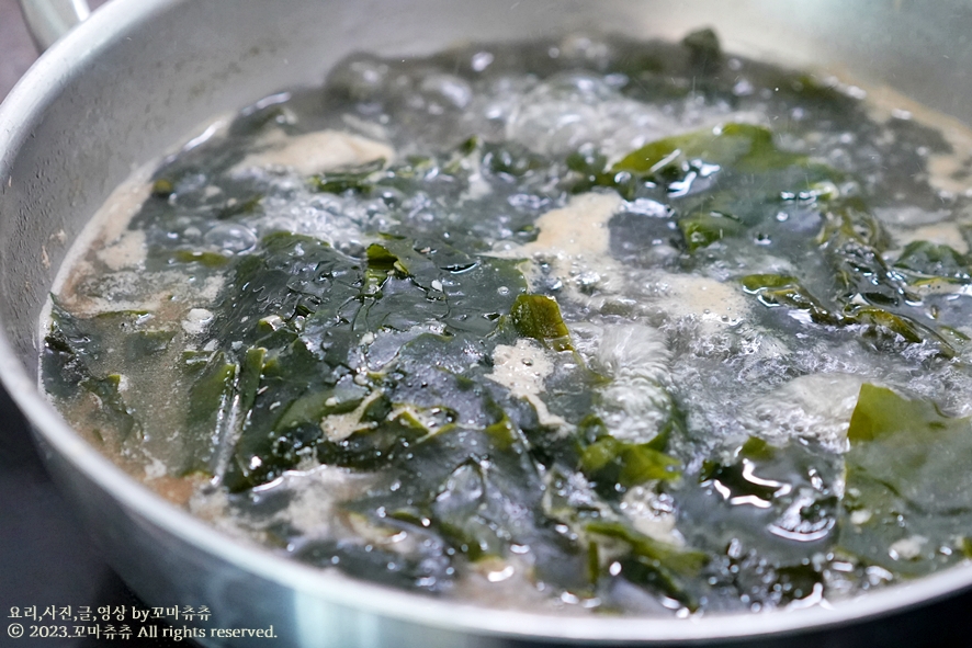 소고기 미역국 끓이는 방법 미역국 레시피 고기 소고기미역국 맛있게 끓이는 법 참치액 요리