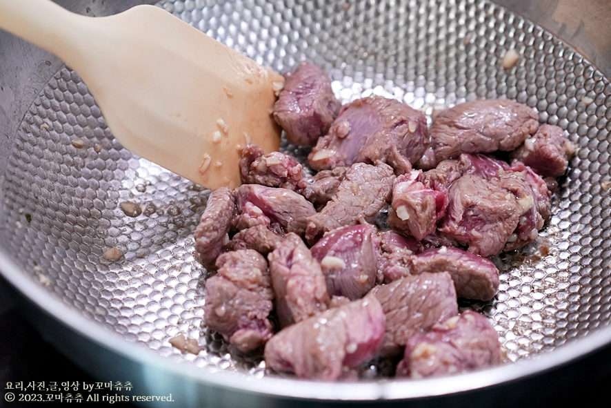 소고기 미역국 끓이는 방법 미역국 레시피 고기 소고기미역국 맛있게 끓이는 법 참치액 요리