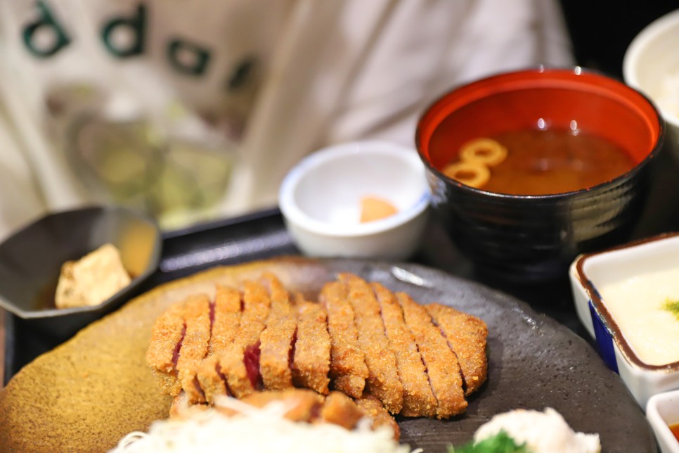 도쿄 시부야 맛집 두곳: 고기 좋아해? 그럼 모토무라 규카츠와 야끼니꾸 무한리필 가!