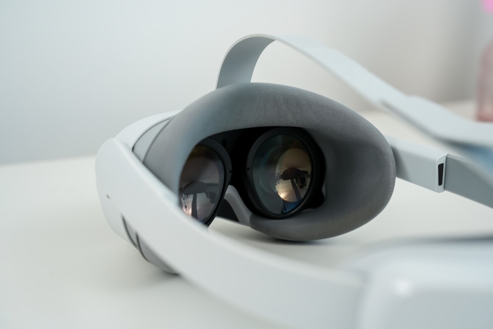 피코 PICO 4 올인원 현실 같은 VR 챗 공개! 사용해 보니..