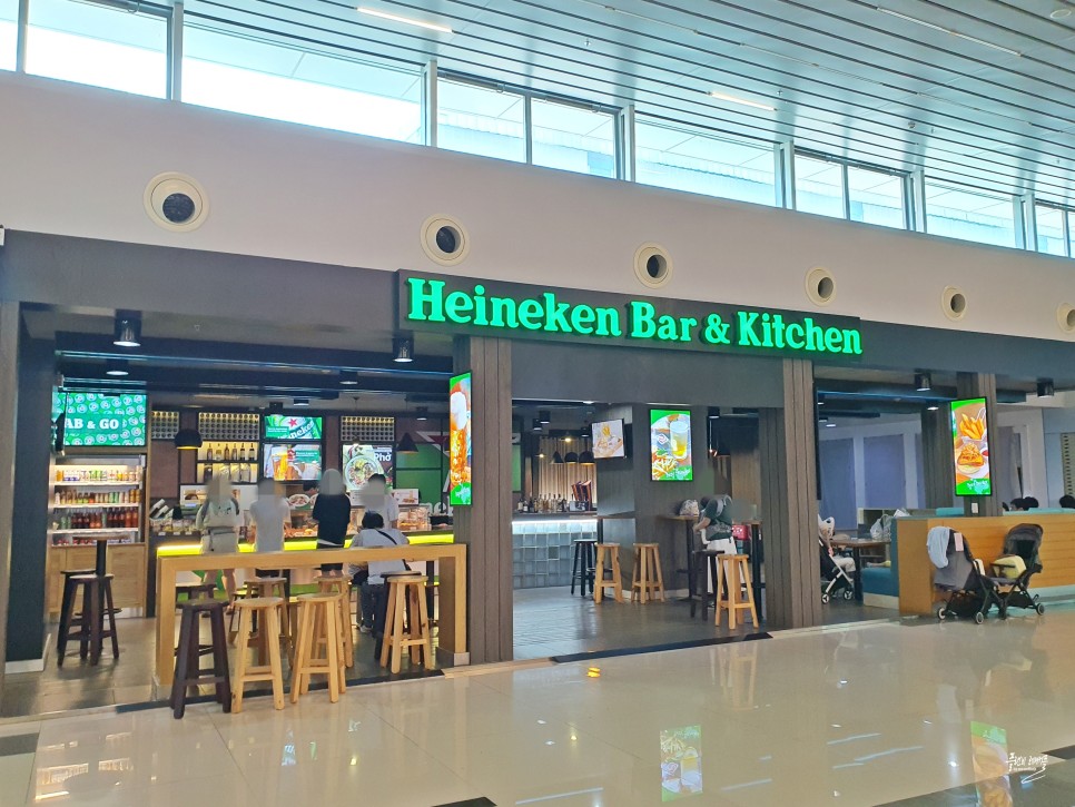 베트남 푸꾸옥 자유여행 푸꾸옥 공항 식당 하이네켄바 후기