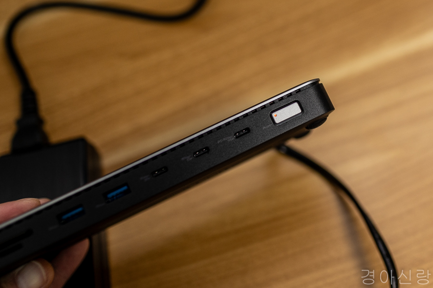 트리플 모니터 지원 USB4 도킹 스테이션 슈피겐 썬더볼트 4 독 후기