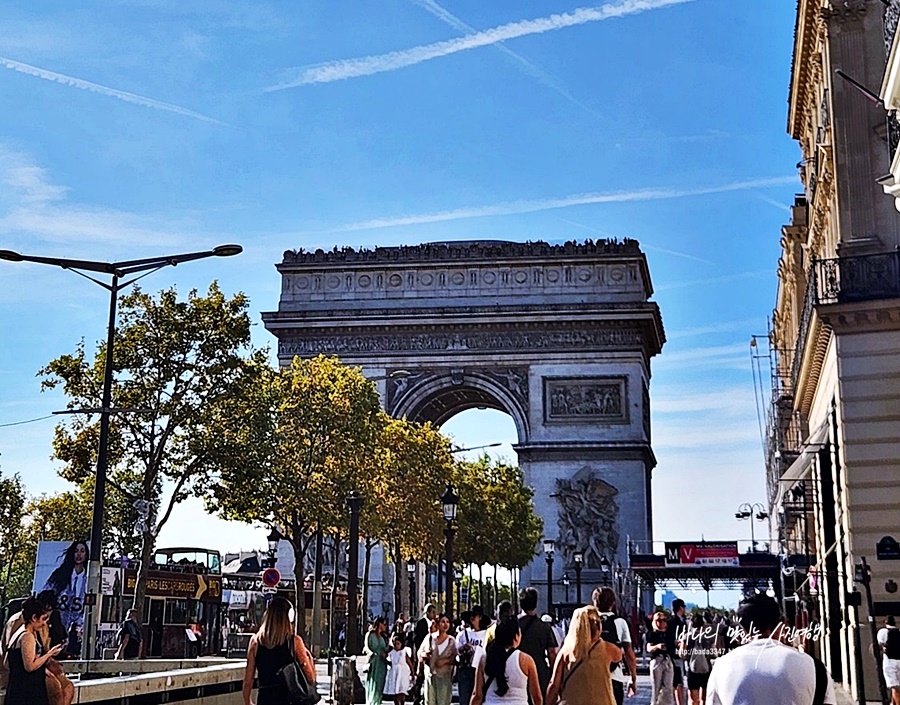 프랑스 파리 여행 에펠탑 개선문 몽마르뜨 언덕 사진 몇 장