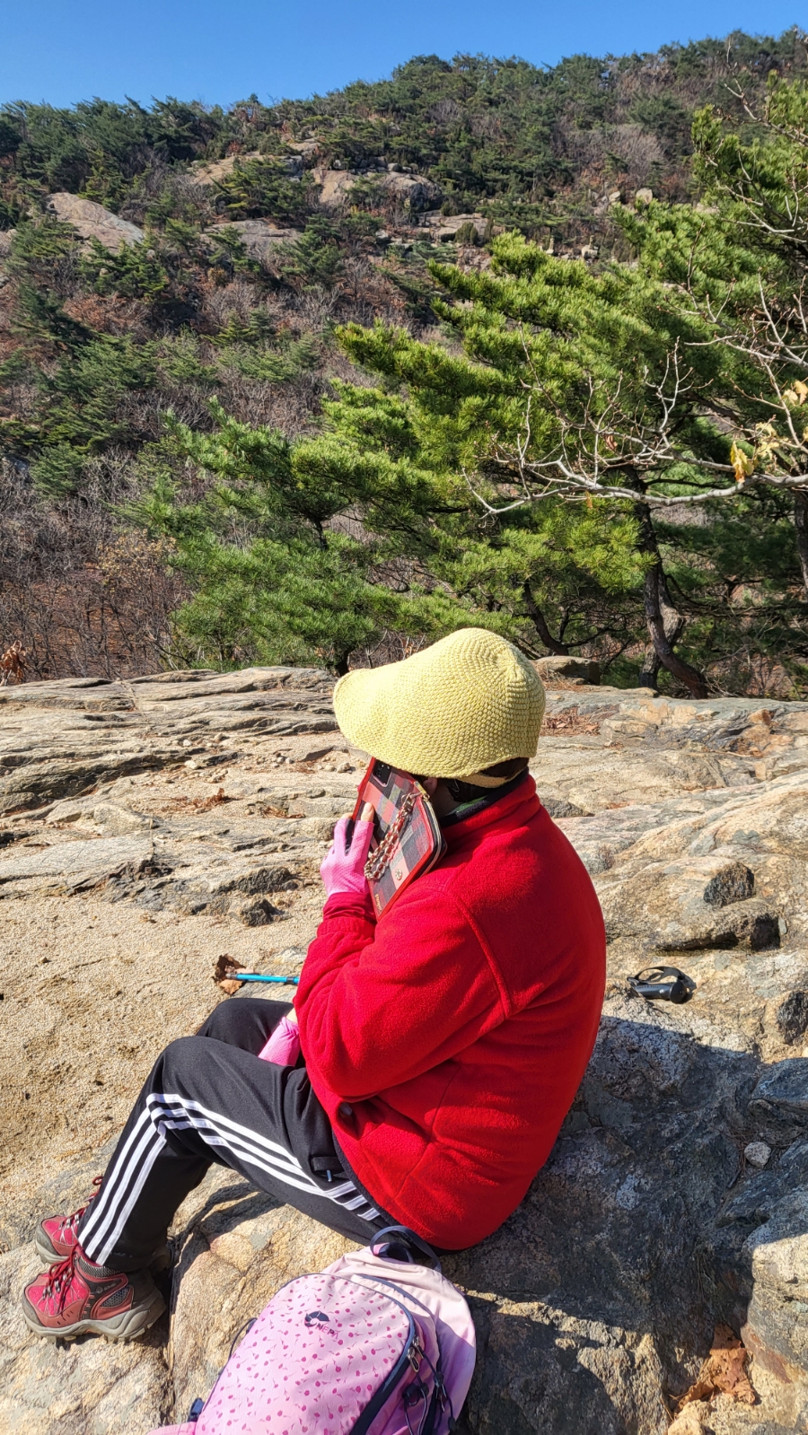 과천애문화,관악산 국기봉 가는길 과천 시민회관 쪽에서  둘레길처럼 편한 곳