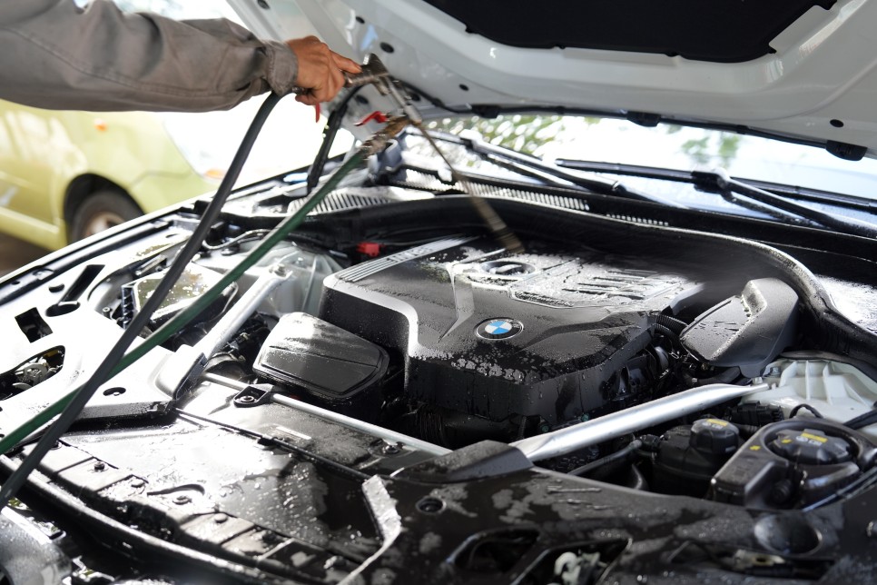 가솔린 자동차 BMW 엔진오일 경고등 원인 교환 주기 및 비용