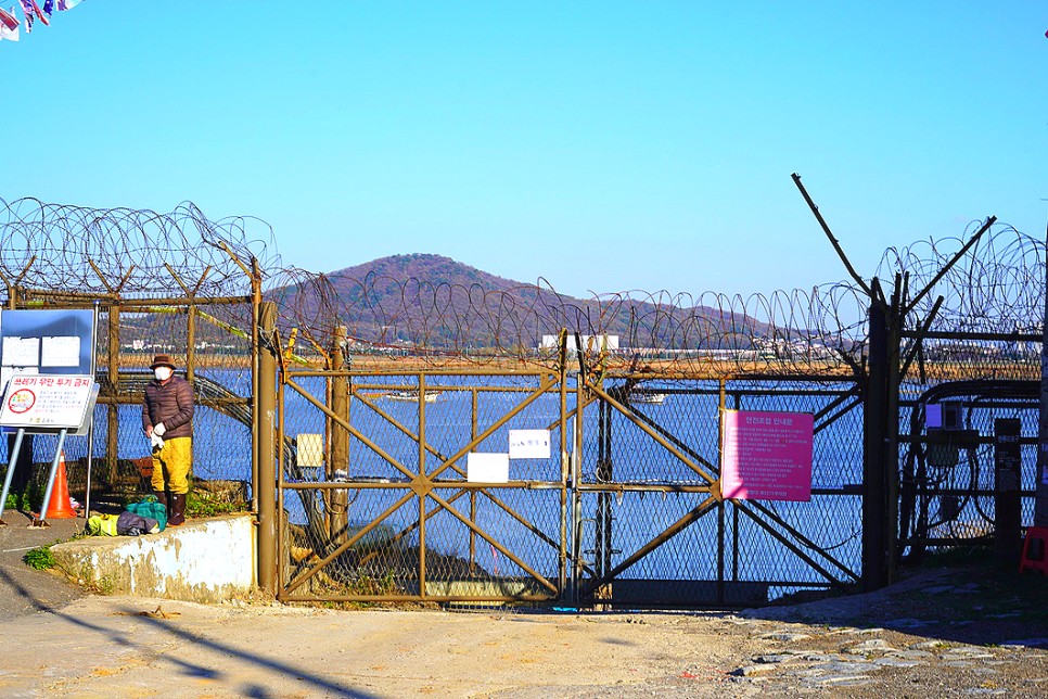 경기도 김포 가볼만한곳 여행 코스 DMZ 평화의길 애기봉 평화생태공원