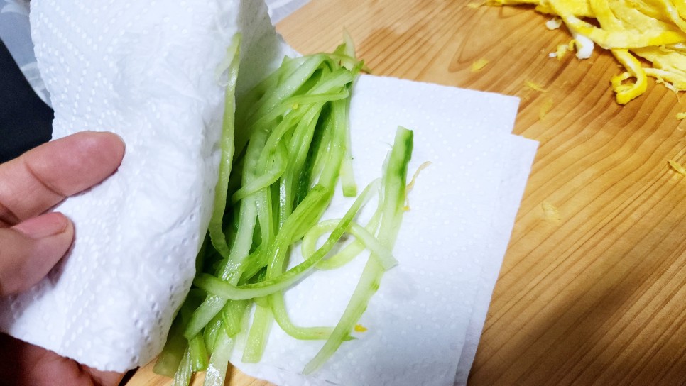 식감이 살아있는 햇반발아현미밥으로 직장인도시락 점심메뉴 꽃잎김밥 만들기