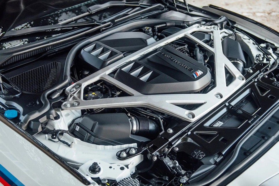 2023 BMW 3.0 CSL, 역대 가장 비싼 BMW 중 하나로 등극