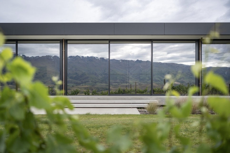 끝에서 끝까지! 실경 파노라마를 구현한 심플 디자인 주택, Bendigo Terrace House by Condon Scott Architects