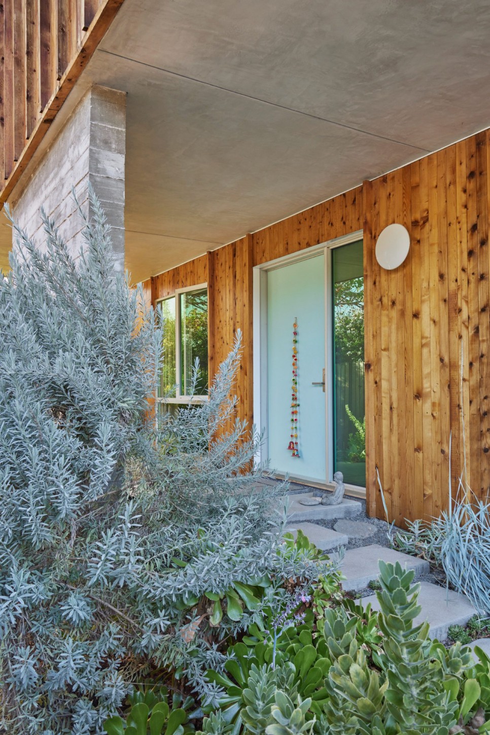 휘게! 스칸디나비아 모더니즘 디자인을 접목한 LA 주택, Grafton House by Studio Nilsson