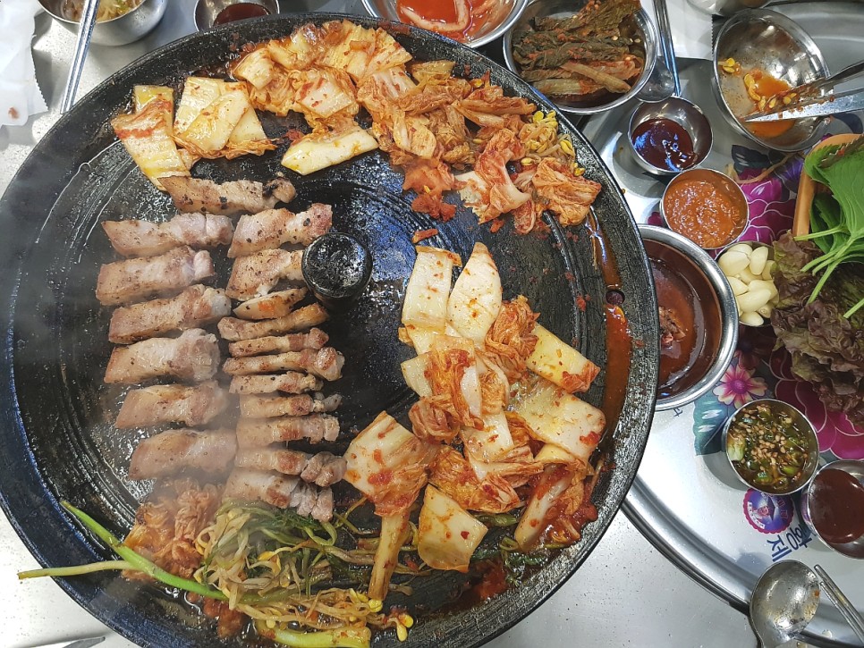 강남 신사동맛집: 솥뚜껑 삼겹살에 소주 한 잔 어때요? 목구멍 가로수길점