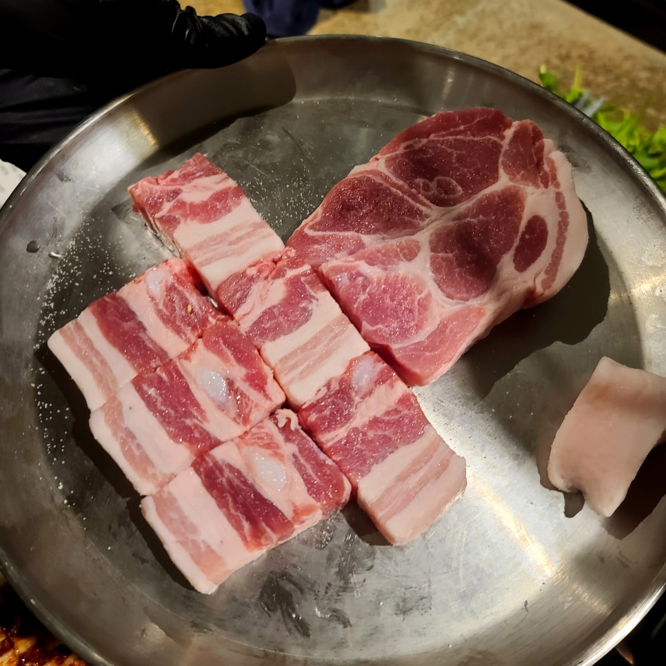 이태원 맛집 압구정진주 한남직영점 삼겹살과 어울리는 미나리와 어리굴젓 용산 고기집