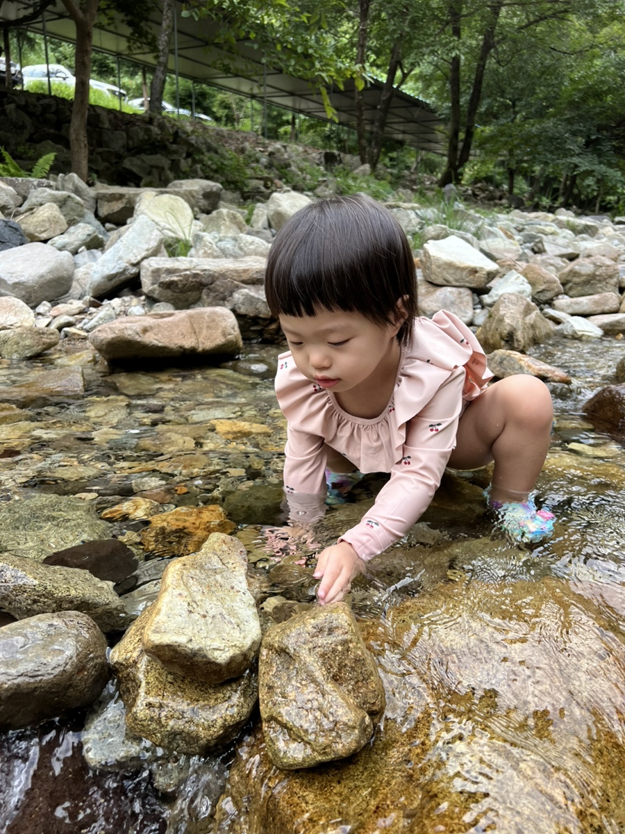 뭐가 씌여도 단단히 씌였다.