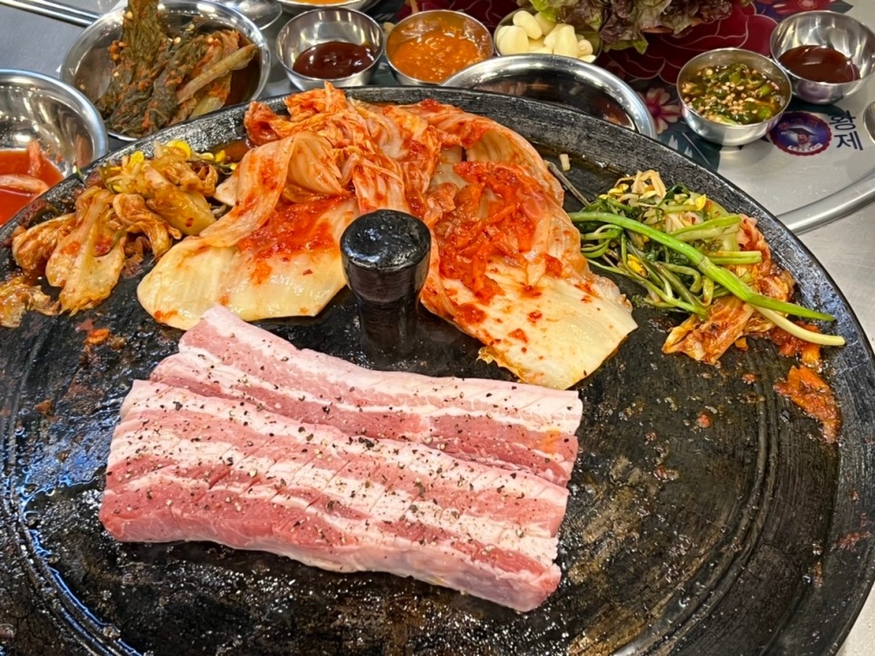 강남 신사동맛집: 솥뚜껑 삼겹살에 소주 한 잔 어때요? 목구멍 가로수길점