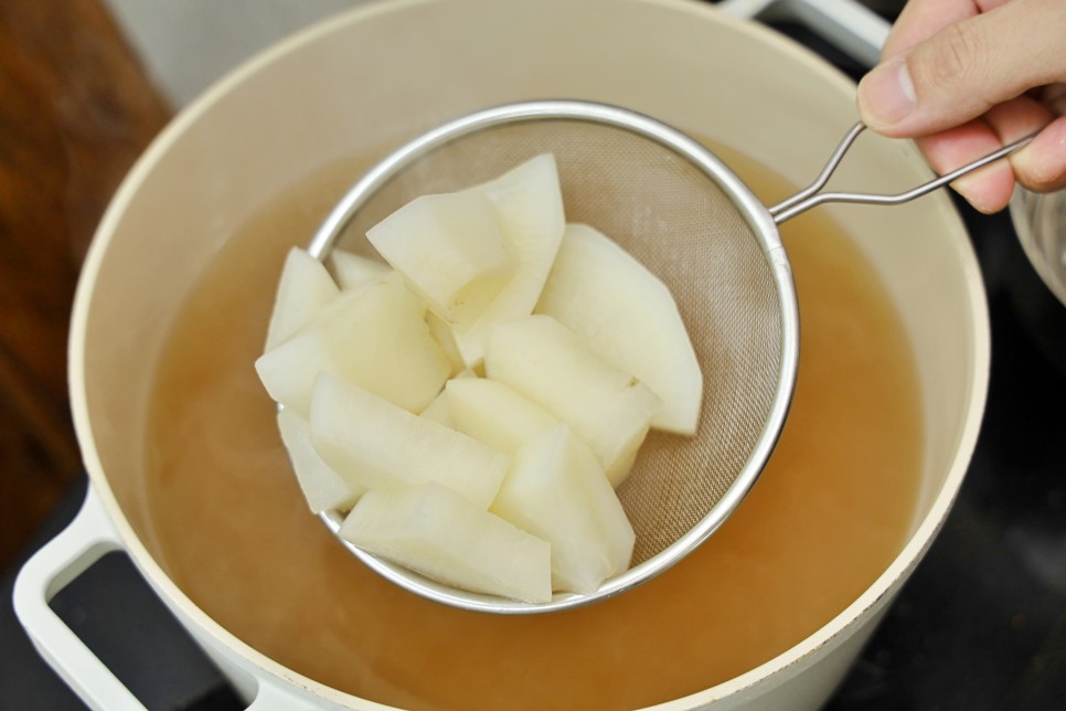 어묵탕 끓이는법 국물요리 꼬치 오뎅탕 레시피 육수 맛내기 비법