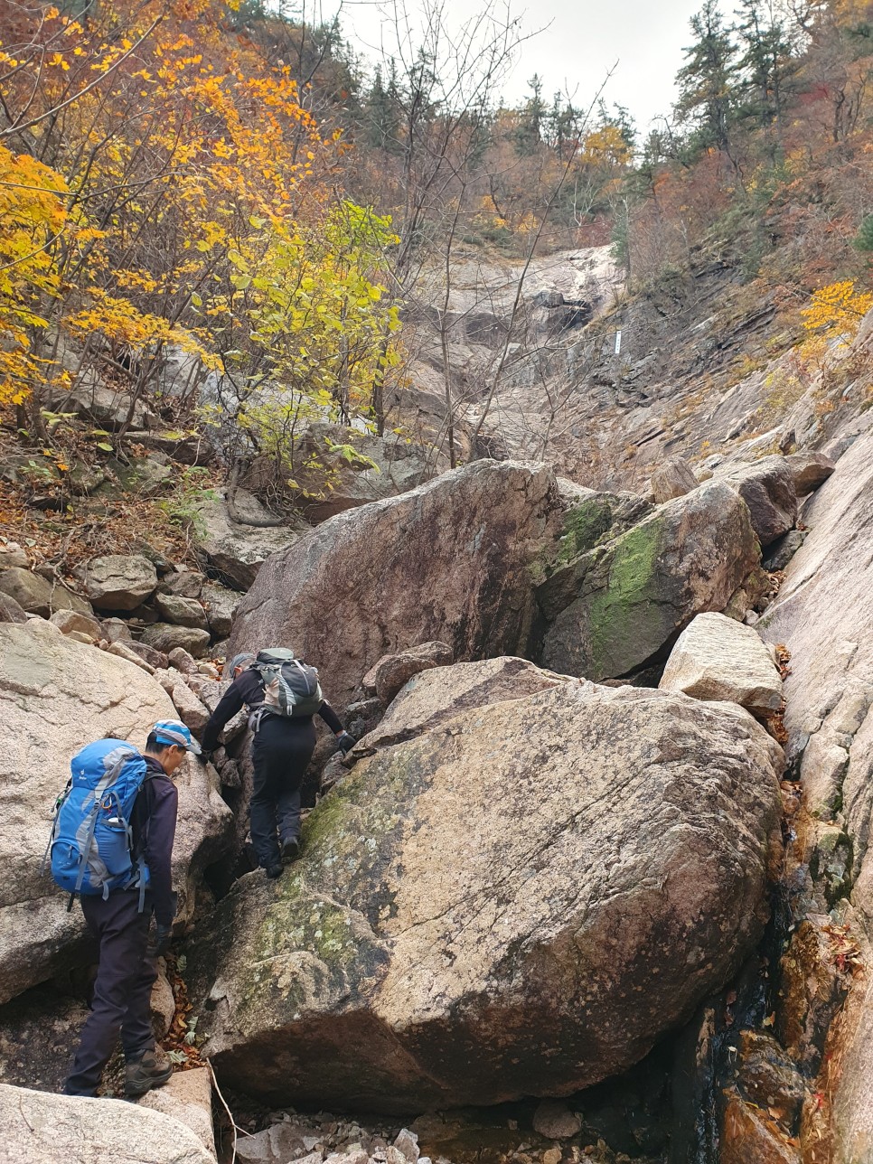 설악산 등산, 외설악 가을 단풍 산행 (용소골 ~ 칠형제봉)