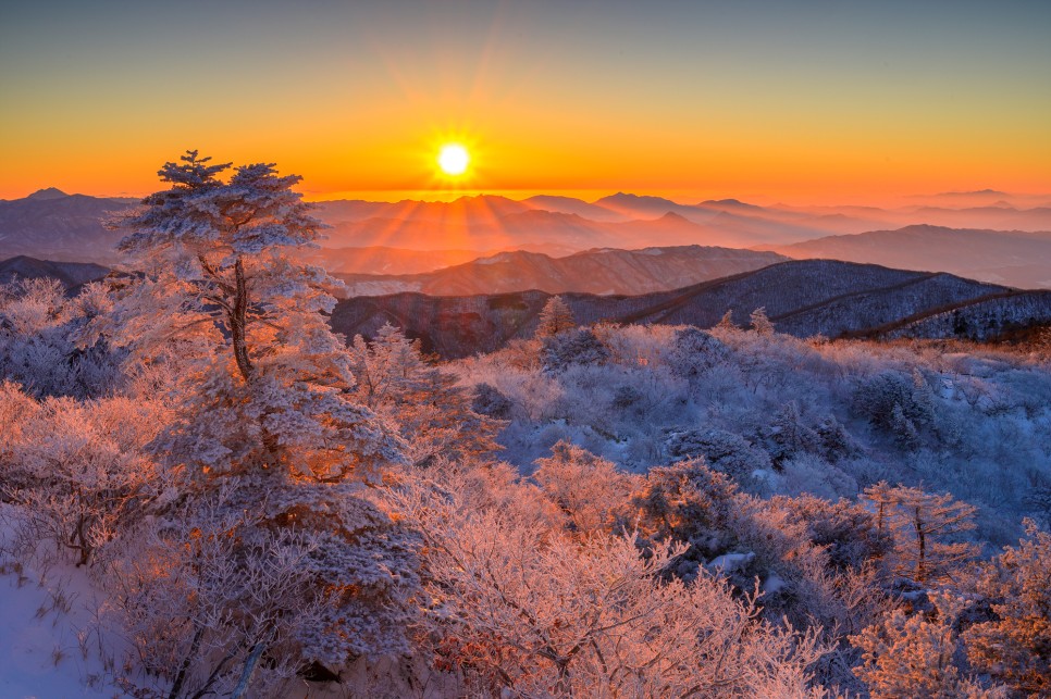 겨울 산행 명소 덕유산 국립공원 일출 산행코스, 일출 사진