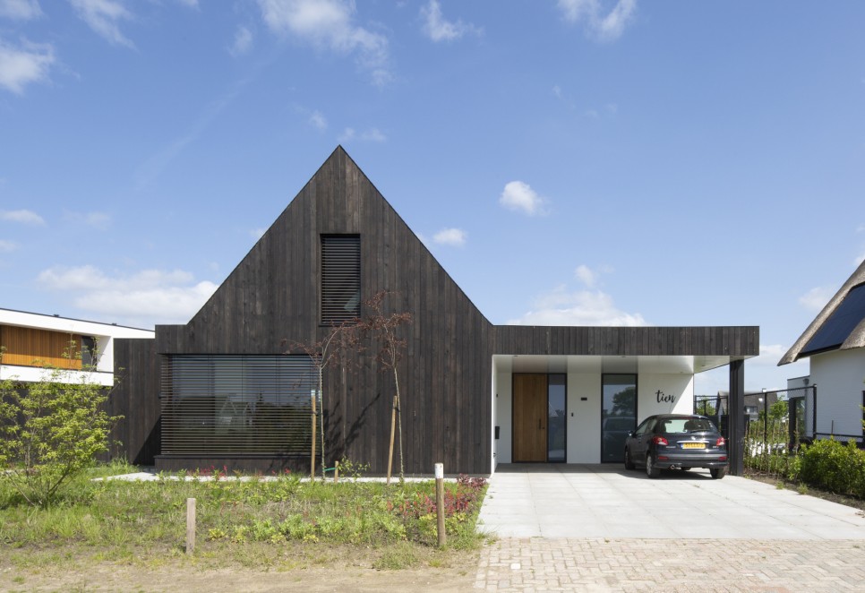 곰팡이 집? 혁신적인 바이오 기반 외관을 갖춘 에너지 포지티브 주택, Fungi House by Joris Verhoeven Architecture