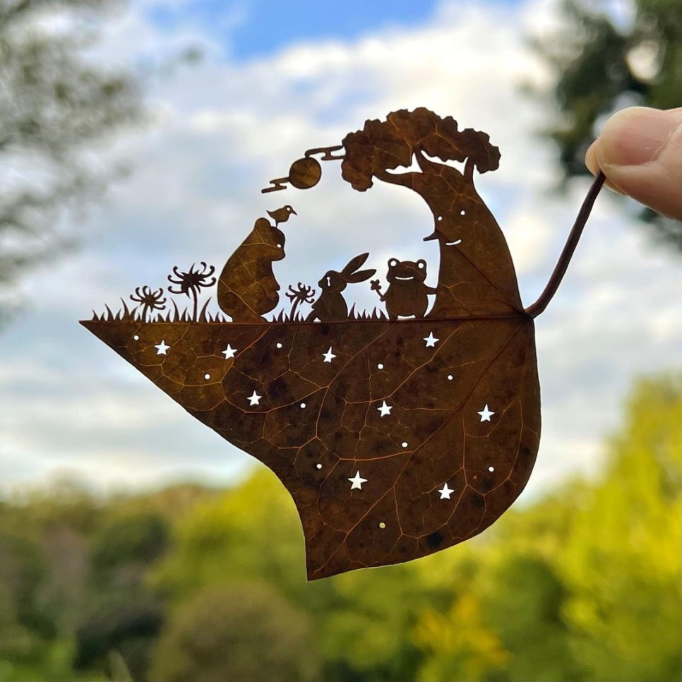 가을에 맞는 제철 아트? 페이퍼 커팅을 닮은 수공예 나뭇잎 커팅