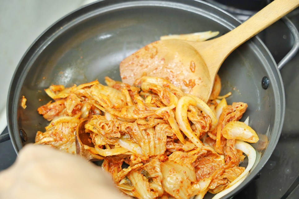 김치찌개 맛있게 끓이는법 묵은지 신김치 참치김치찌개 레시피