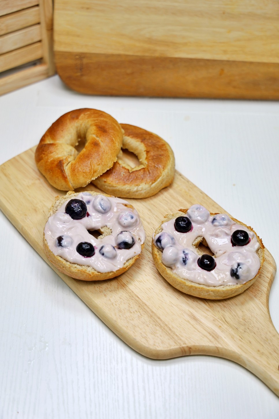 베이글 맛있게 먹는법 간단한 아침메뉴 블루베리 끼리 크림치즈 베이글