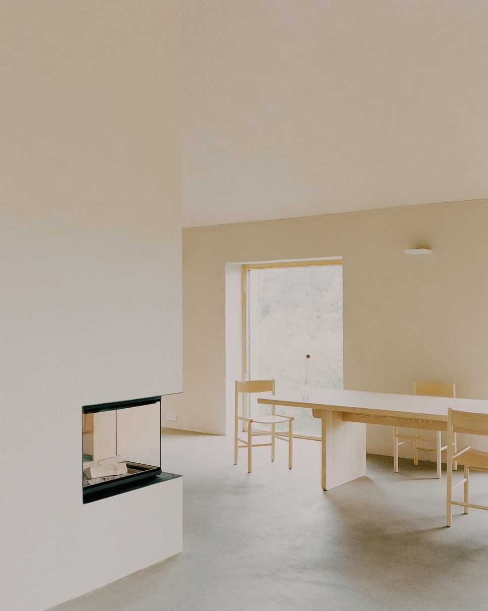 지속 가능한 재료로 건축한 패시브 하우스, Villa Koppar by Collaboratorio