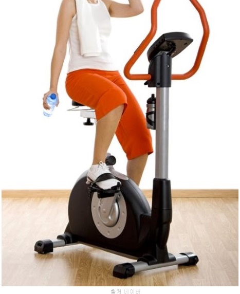 집에서 할 수 있는 유산소운동 종류 실내자전거 스텝퍼 자동스텝퍼 칼로리 다이어트 운동 효과