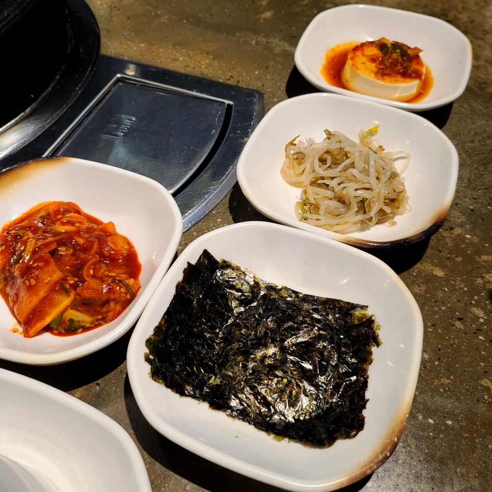 이태원 맛집 압구정진주 한남직영점 삼겹살과 어울리는 미나리와 어리굴젓 용산 고기집