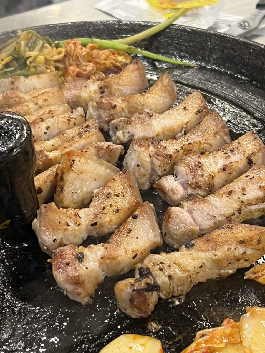 강남 신사동맛집: 솥뚜껑 삼겹살에 소주 한 잔 어때요? 목구멍 가로수길점