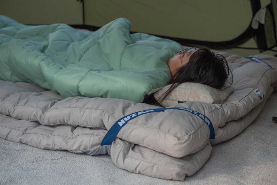 두꺼운 캠핑매트 추천 누잠 더블업 토퍼 매트리스 편안한 텐트 바닥매트