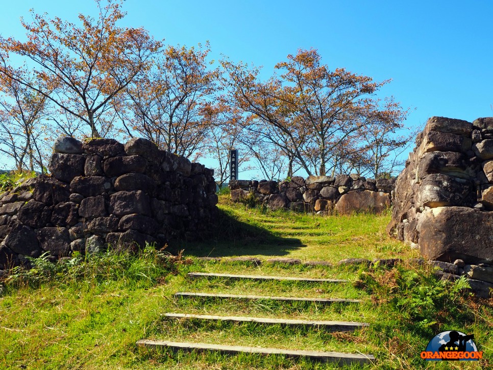(일본 미에현 구마노 / 아카기 성터) 축성의 장인 도도 다카토라의 작품. 하지만 26년밖에 쓰지 못했다오... 赤木城跡 Akagi Castle Ruins
