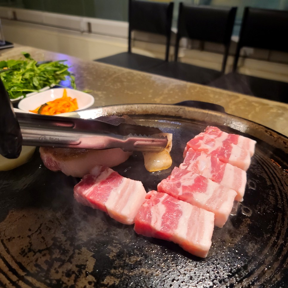 이태원 맛집 압구정진주 한남직영점 삼겹살과 어울리는 미나리와 어리굴젓 용산 고기집