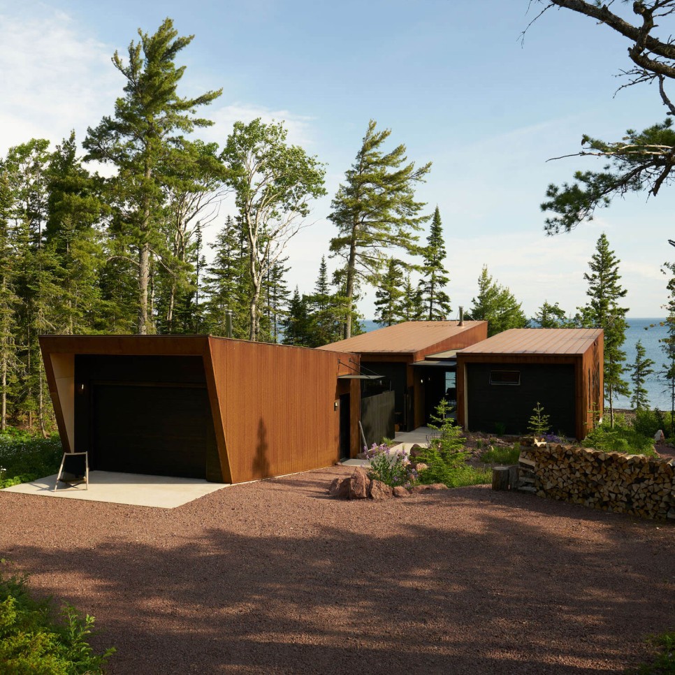 완벽한 겨울 준비! 호숫가의 현대식 별장, Copper Harbor House by Prentiss + Balance + Wickline Architects