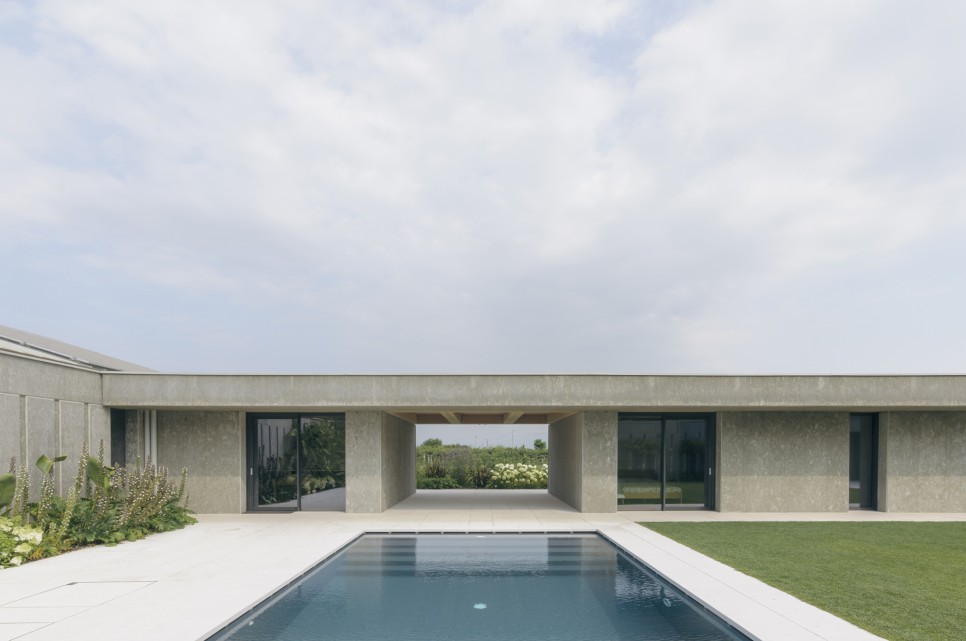 사막 속의 오아시스 같은 파티오 하우스, Dolor y Gloria House by Alberto Pizzoli Architetto
