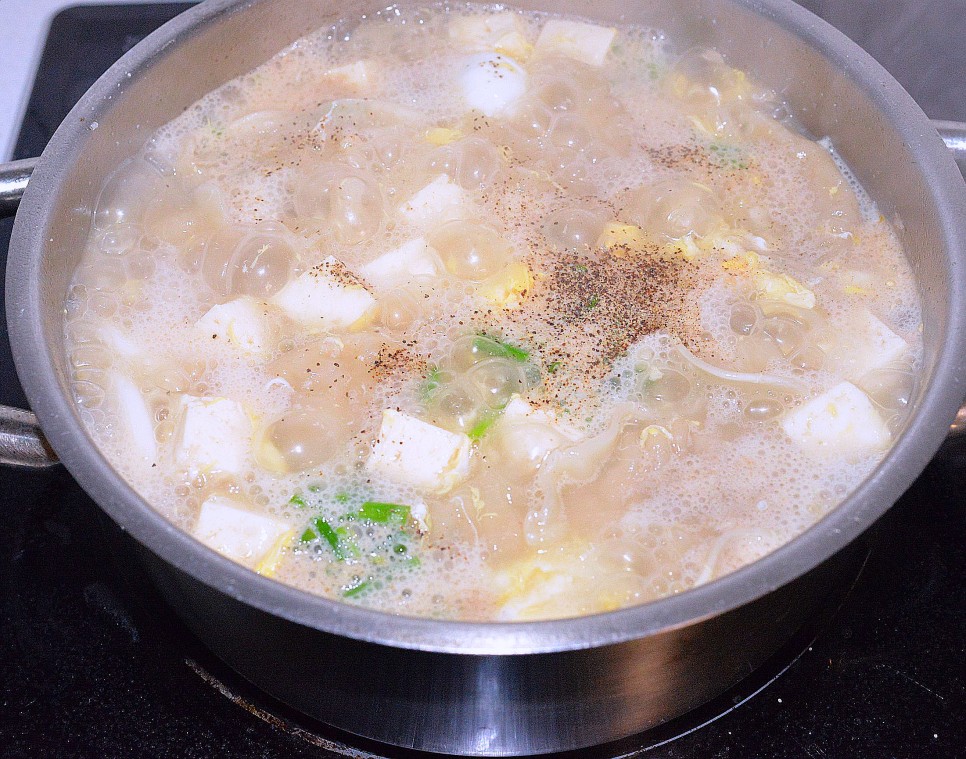 떡만두국 끓이는법 계란 소고기 만둣국 레시피 만두국 멸치육수 간단한 아침메뉴