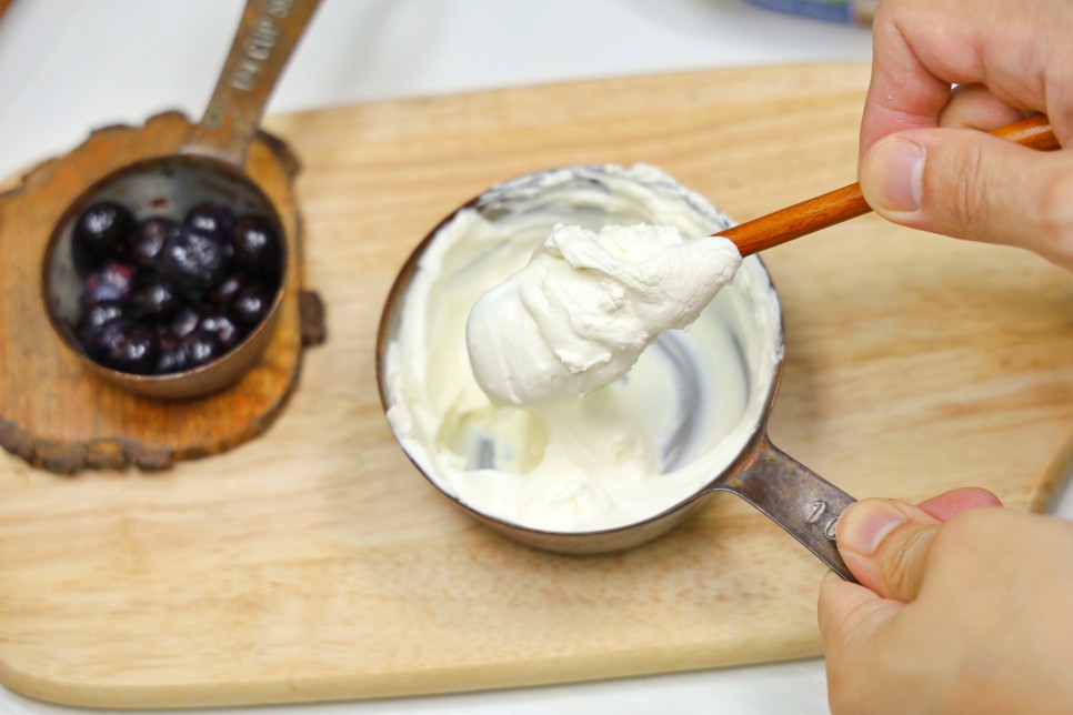 베이글 맛있게 먹는법 간단한 아침메뉴 블루베리 끼리 크림치즈 베이글