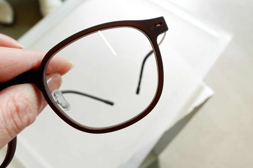 가벼운 안경테 브랜드 바이코즈 브라운 뿔테안경