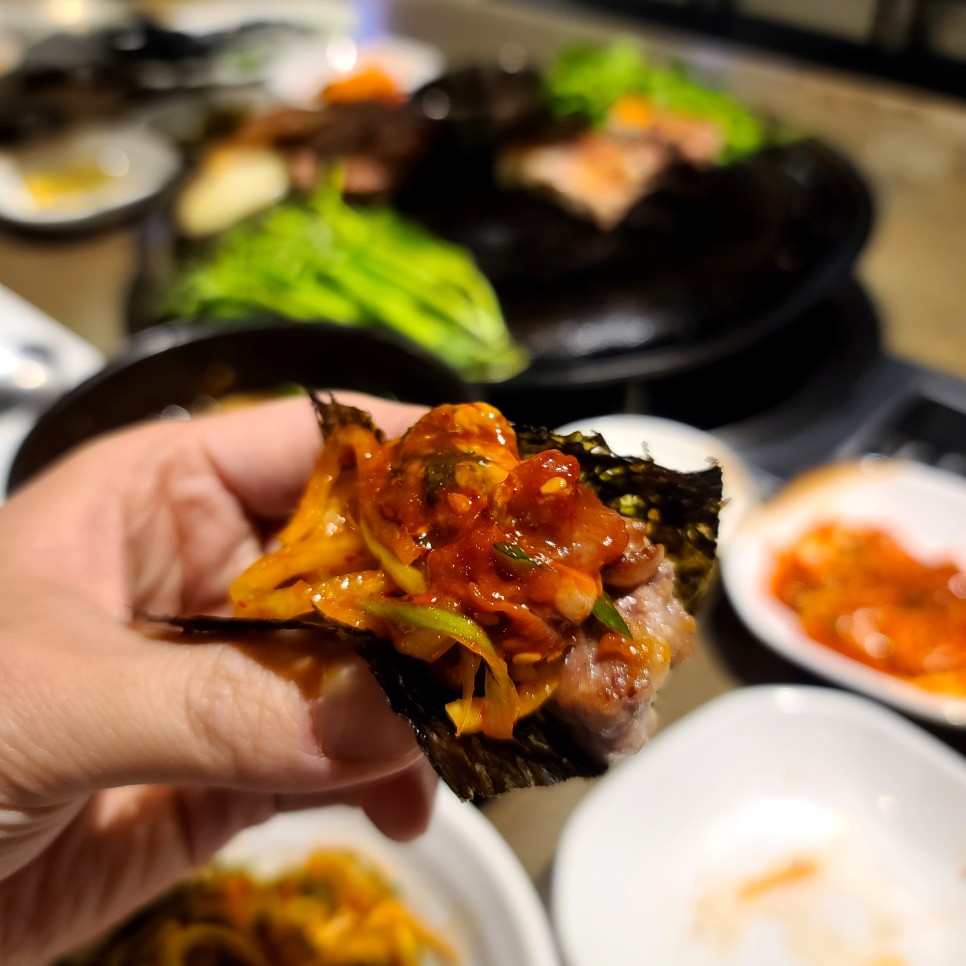 이태원 맛집 압구정진주 한남직영점 삼겹살과 어울리는 미나리와 어리굴젓 용산 고기집